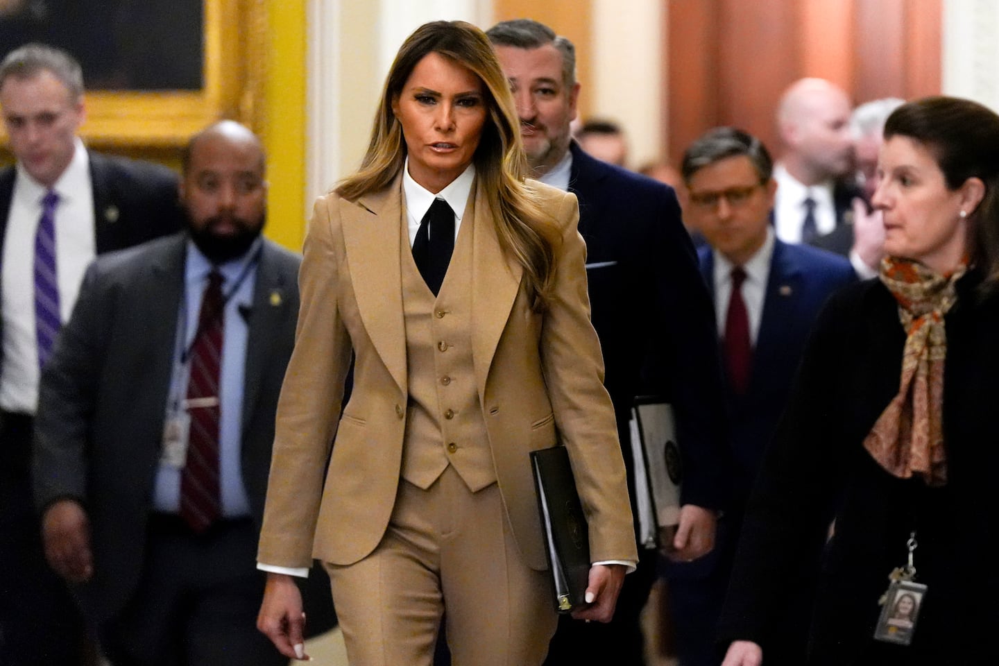 梅拉尼娅·特朗普（Melania Trump）表示，看着青少年努力应对报复性色情片的后果是“令人心碎的”