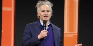 Palantir 首席执行官称日本应与美国建立 AI 防御瞄准系统