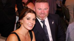 科琳·鲁尼 （Coleen Rooney） 透露，在她参加 I'm A Celeb 之后，她比丈夫韦恩更受到公众关注，因为她开玩笑说足球运动员“已经过了他的销售截止日期”