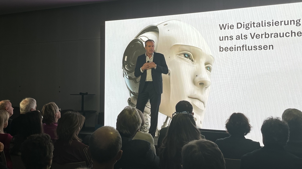 “决定允许 AI 做什么的责任在于操作它的人”