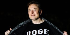 埃隆·马斯克 （Elon Musk） 表示，拉里·埃里森 （Larry Ellison） 和杰夫·贝佐斯 （Jeff Bezos） 是他见过的最聪明的人之一