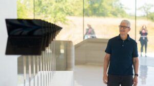 “空气中有东西”：Apple 的 Tim Cook 预告本周新的 Air 产品发布