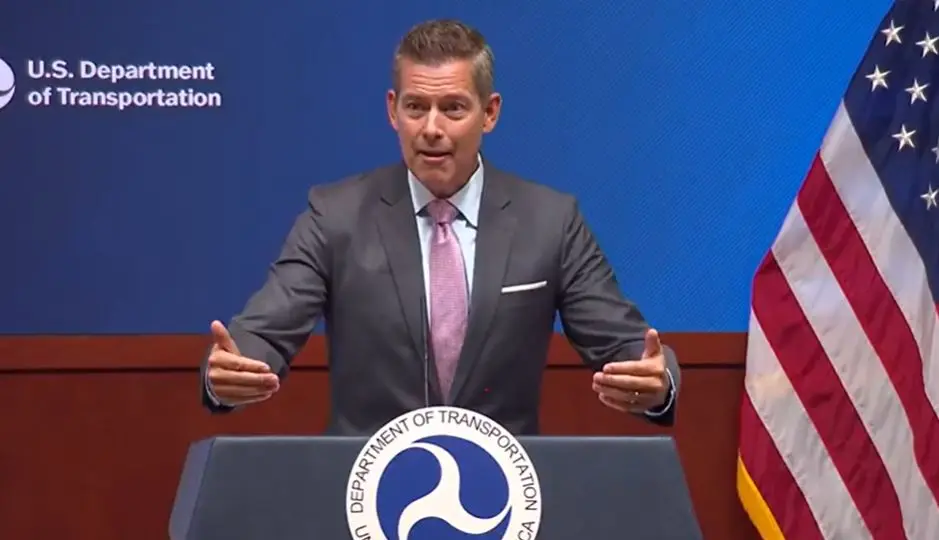 Sean Duffy 提出了升级空中交通管制系统、使用 AI 查找“热点”的宏伟计划
