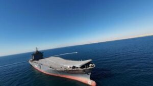 来自伊朗的新型无人机航母