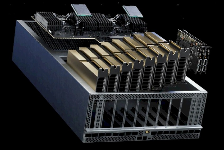 面向未来的 PCI-Express 交换机推理服务器