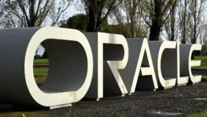 据报道，Oracle 遭受了 2 起独立的数据泄露事件，暴露了数千名客户的 PII