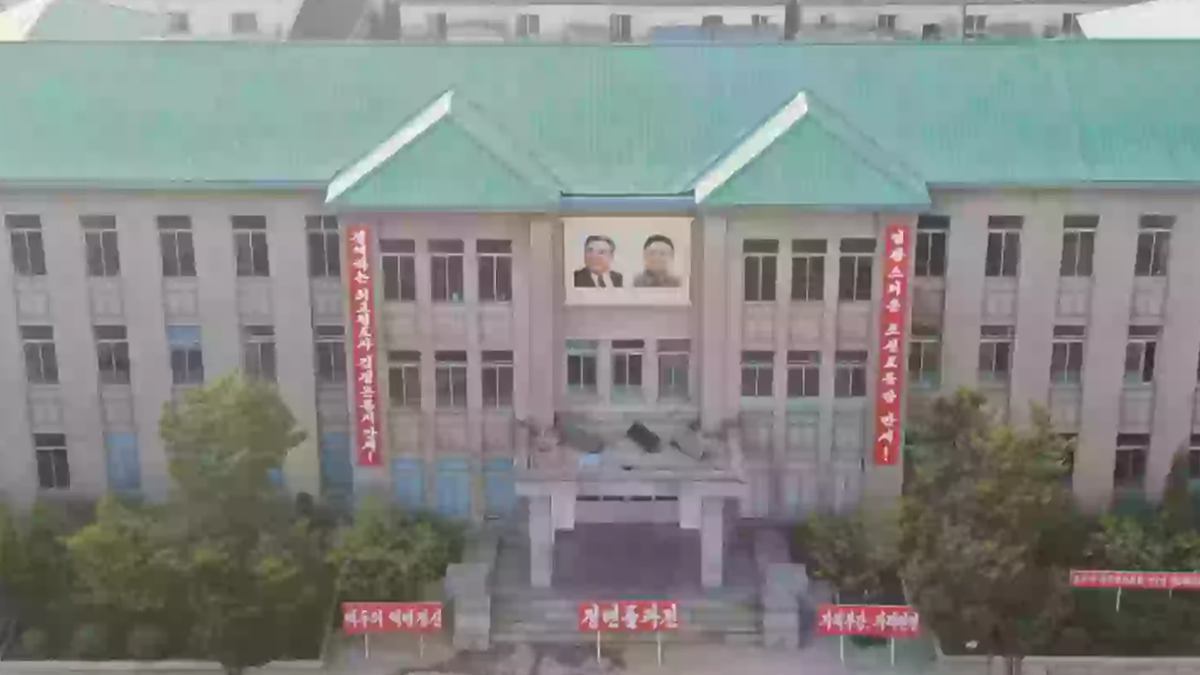 男子从中国用无人机飞往朝鲜，捕捉令人难以置信的镜头，但每个人都在指出同样的事情