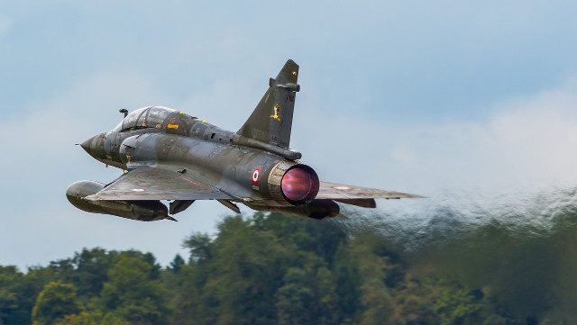 幻影 2000 不能与 Su-30 或 Su-35 进行空战