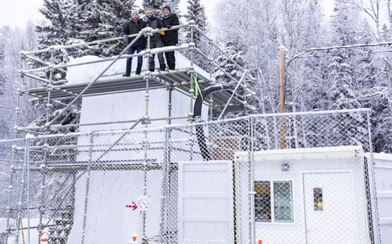 UAF 塔架有助于无人机在结冰条件下飞行