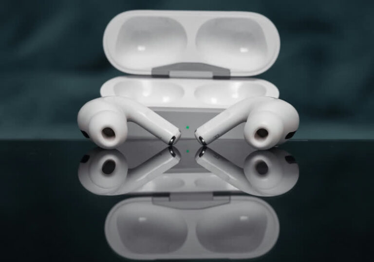 Apple 可能会在今年秋季为 iOS 19 的 AirPods 带来实时语言翻译