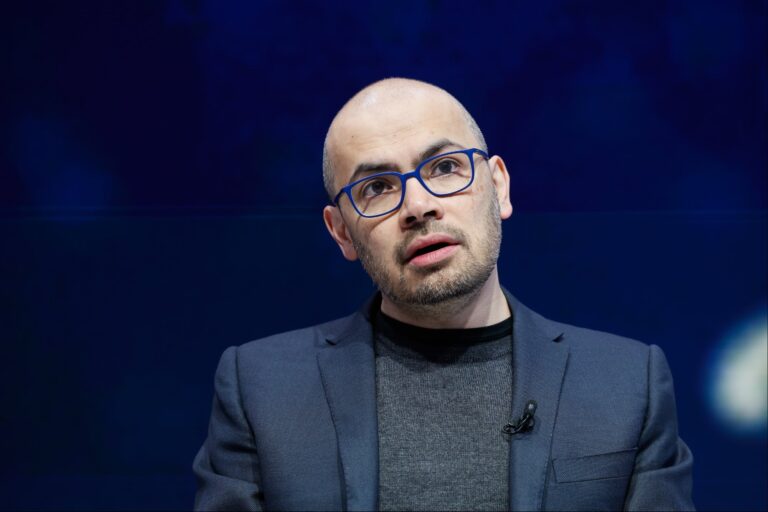 对国际象棋的热爱如何让 Google DeepMind 的 CEO 在 AI 领域发展壮大，并获得了诺贝尔奖