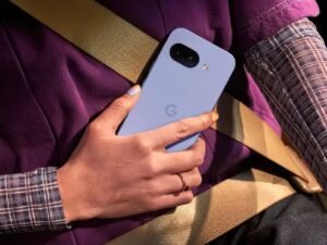 Pixel 9A 放弃了其标志性的相机栏，感觉......更便宜？