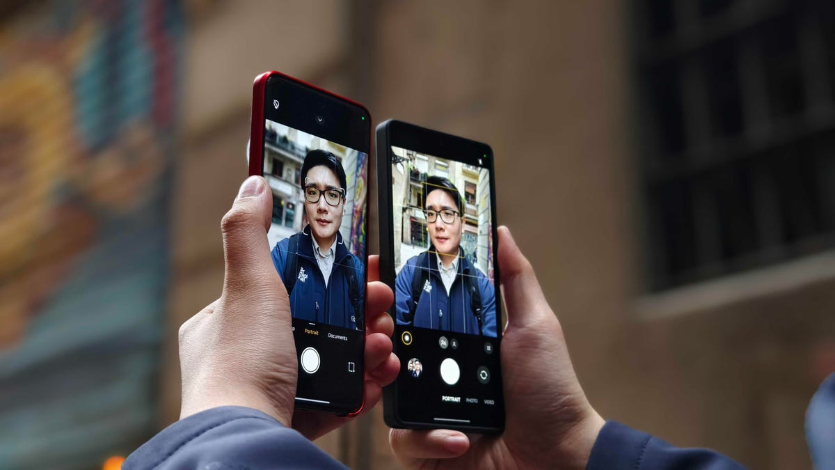 三星 Galaxy S25 Ultra 与 OnePlus 13：我比较了最好的 Android 手机，结果非常接近