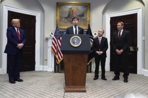 白宫对 OpenAI 首席执行官山姆·阿尔特曼 （Sam Altman） 的“背后捅刀子”感到愤怒