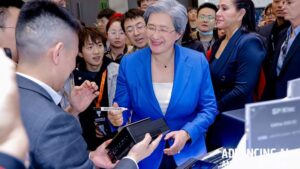 AMD 野兽般的 Ryzen AI Max+ 395 登陆新的 GMKTec 迷你电脑，AMD 的 Lisa Su 似乎表示赞同