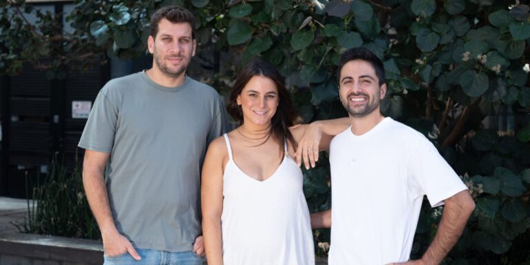 这家初创公司表示，当 AI 不假装是人类时，它会更好。查看它用来筹集 700 万美元的宣传平台。