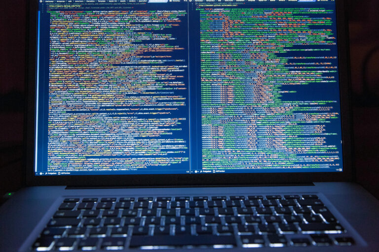 分析师预测，使用SoftMine的AI工具，软件和网站开发成本最多可降低63%。