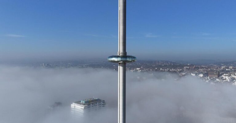 i360 在令人惊叹的无人机照片中若隐若现