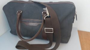 Carl Friedrik x Hackett London Compact Weekender 评论：商务旅行必备