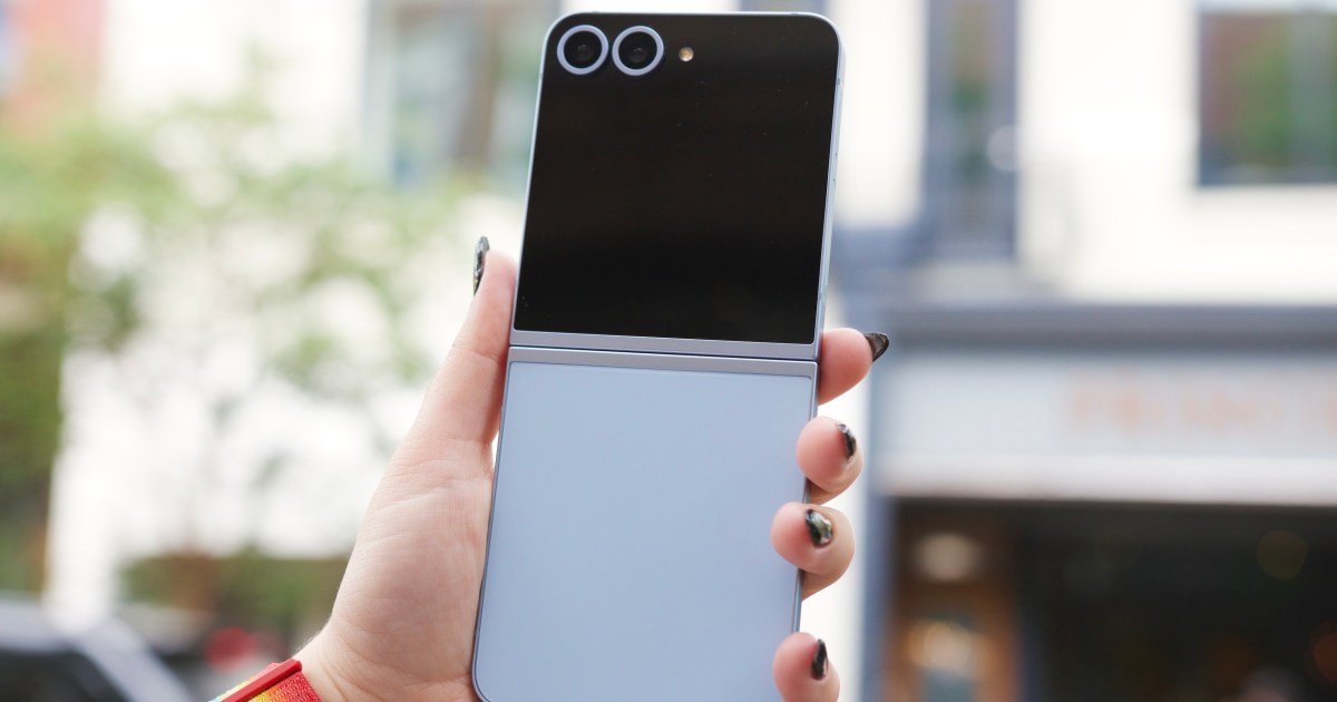 多亏了 Galaxy Z Flip 7 屏幕升级，您可以减少翻转