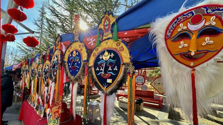 在中国西藏拉萨庆祝“古土前夕”