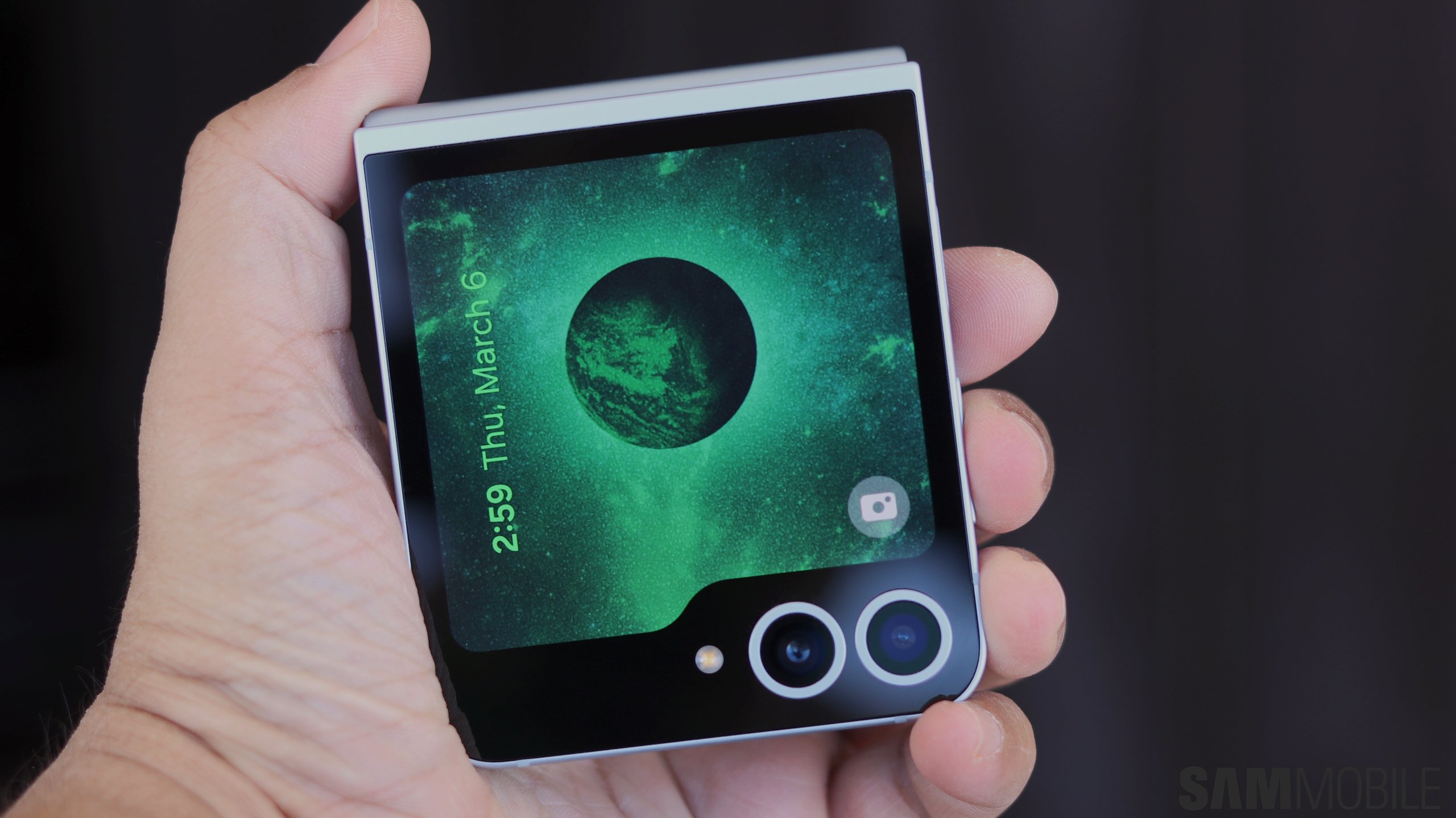 新的“渲染图”显示三星使用 Galaxy Z Flip 7 FE 的备件