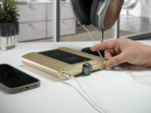 iFi iDSD Valkyrie 放大器在旅途中释放高端音频