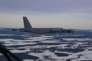 快讯：美国空军 B-52H 轰炸机在瑞典首次实弹投掷 GBU-38 智能炸弹