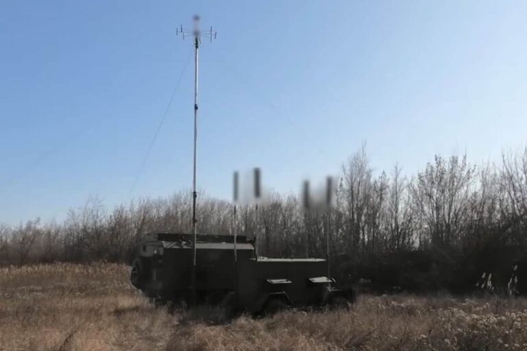 乌克兰边防警卫使用 FPV 摧毁 R-330 Zhitel EW 系统