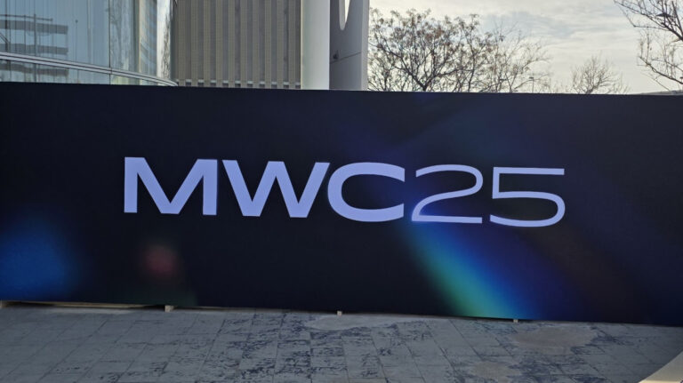 MWC 2025 上的这些奇怪的手机功能对于现实世界来说太酷了