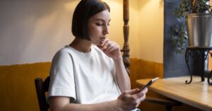 AI ChatBot 疗法：炒作、希望、风险？