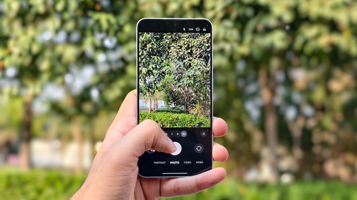 为什么我今年推荐标准的 Galaxy S25 而不是 Ultra——尤其是这个价格