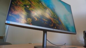 这款 Windows 一体机是值得的 iMac M4 替代品吗？32 英寸显示屏显示 Yes