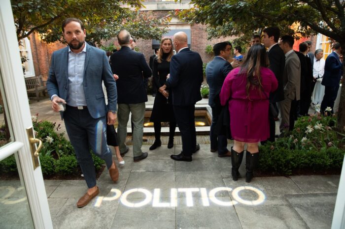 Politico Pro 希望订阅者在其网站上进行“深入研究”，而不是在 ChatGPT 上