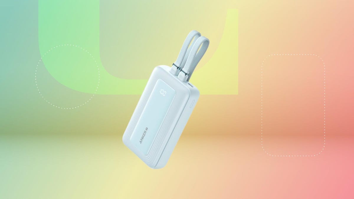 使用这款 38 mAh Anker 便携式移动电源可为 4 部手机、平板电脑等设备充电，节省 10,000%