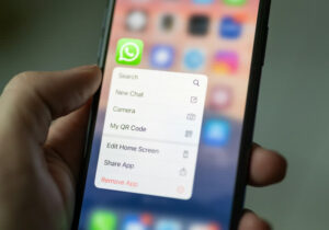 WhatsApp 现在可以设置为 iPhone 上的默认消息传递和通话应用程序