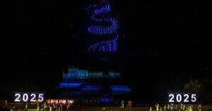 明星们如何出现在 Railway 200 庆祝活动的开幕之夜