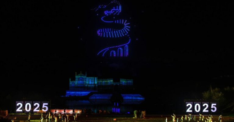 明星们如何出现在 Railway 200 庆祝活动的开幕之夜