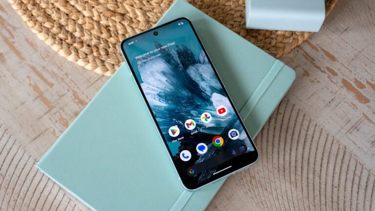 谷歌的 Pixel 8 在 2025 年仍然屹立不倒——以新价格购买它甚至更好