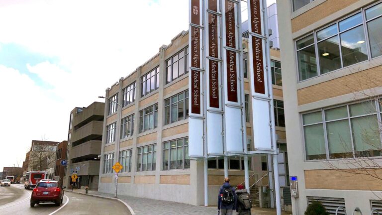 布朗大学（Brown University）将看到特朗普政府停止联邦资助