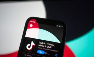 在美国禁令临近之际，亚马逊在最后一刻出价收购 TikTok