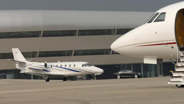 FAA 试图阻止您跟踪名人私人飞机。方法如下