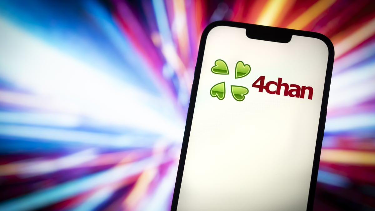 据报道，4chan 已关闭，据报道截至 4 月 15 日遭到黑客攻击