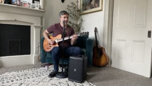 我如何使用 JBL Eon One Compact 扬声器和 PA 系统为一场私密音乐会提供动力