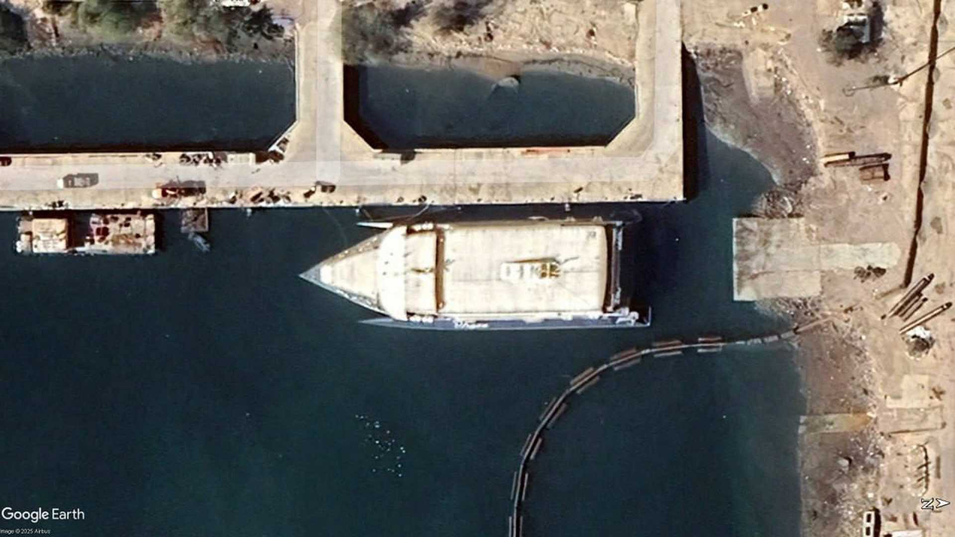 卫星图像显示，伊朗启动了其迄今为止最大的导弹武装军舰的建造