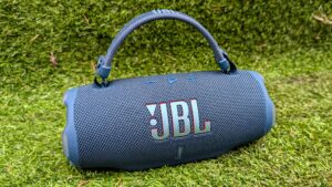 我已经测试了 JBL 的新 Charge 6，它可能是 2025 年最好的坚固扬声器