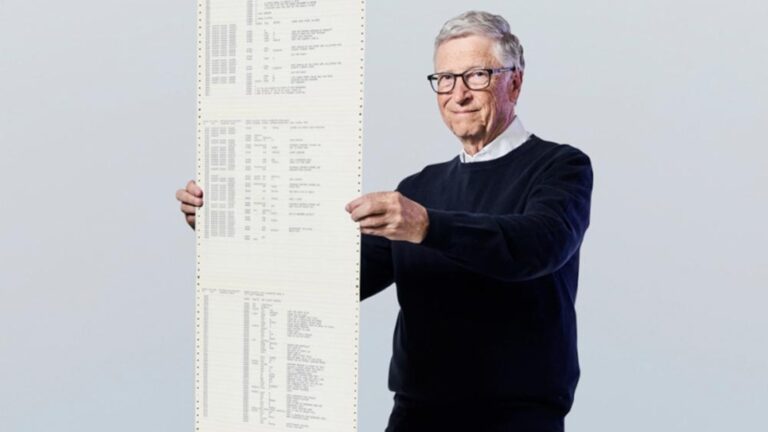 比尔·盖茨 （Bill Gates） 回顾了重塑技术的 50 年前的计算机代码