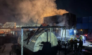 俄罗斯当局：黑海燃料储存现场起火是一场事故，而不是乌克兰的无人机袭击