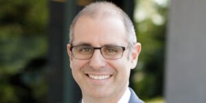 LinkedIn 的首席运营官告诉 BI，他以 3 种方式依赖 AI 进行工作