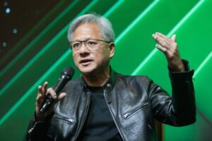 黄仁勋受到特朗普称赞：英伟达“不会兑现”在没有关税的情况下做出 5000 亿美元的 AI 基础设施承诺